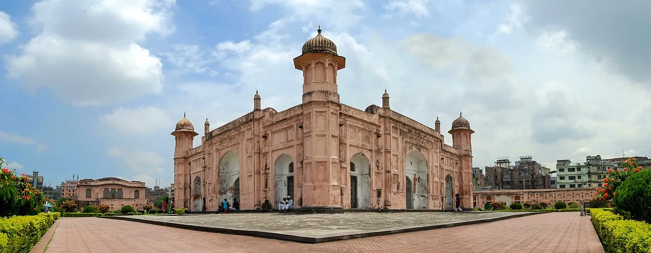Lalbhag fort