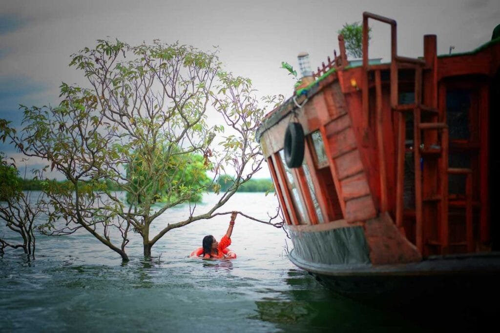 houseboat