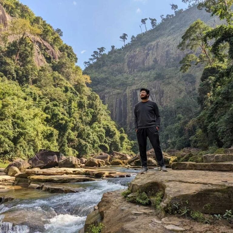 amiakhum waterfall's beauty